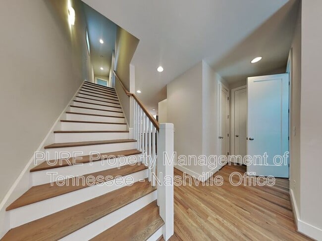 Building Photo - 1704B Simpkins St