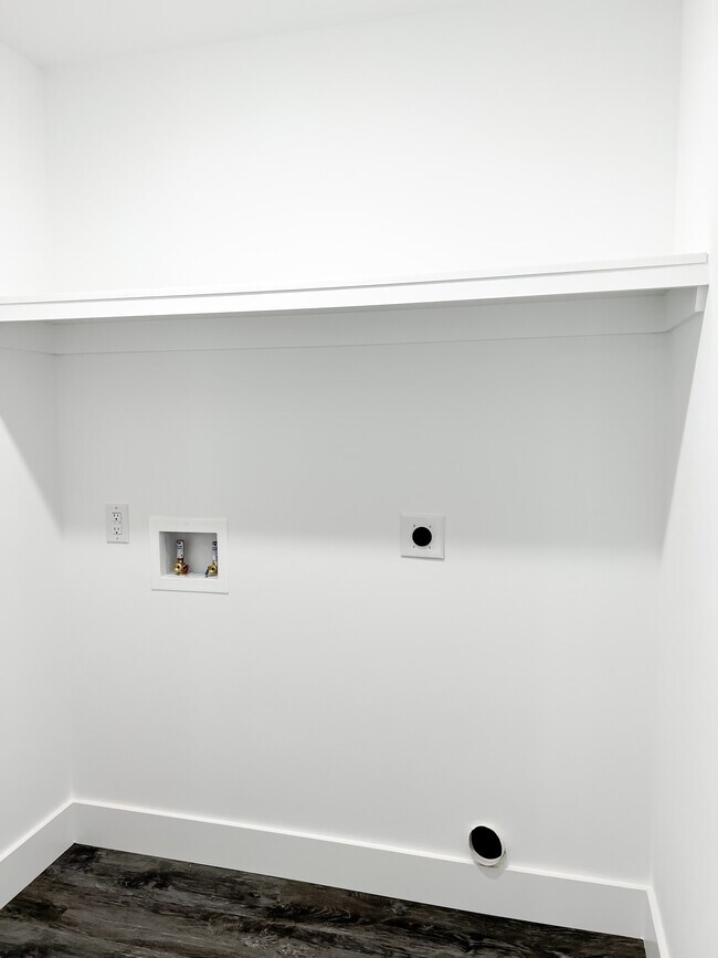 Building Photo - 126 Parris Bridge Rd