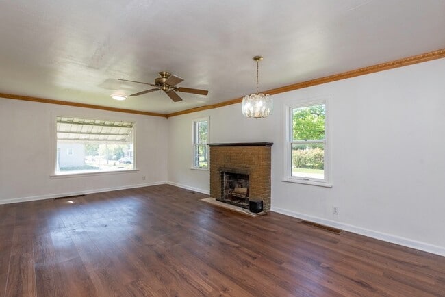 Building Photo - 903 S McAlister Ave