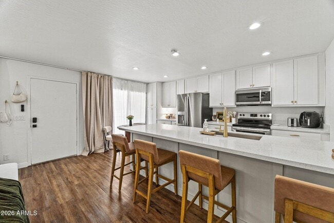 Building Photo - 1024 N 85th Pl