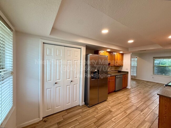 Building Photo - 7007 Holiday Hill Ct