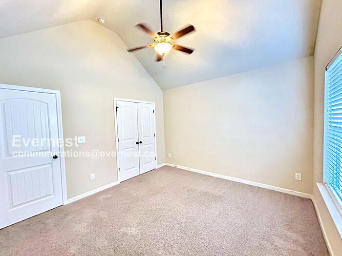 Building Photo - 350 Adverstone Ct
