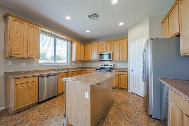 Building Photo - 5 bedroom Home1
