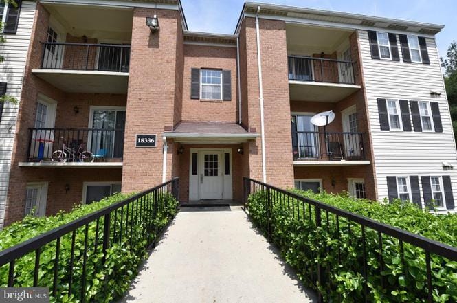 Building Photo - 18336 Streamside Dr