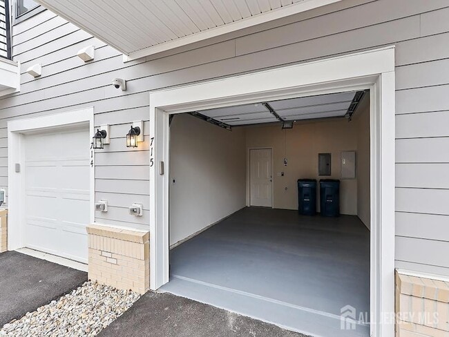 Building Photo - 715 Parker Blvd