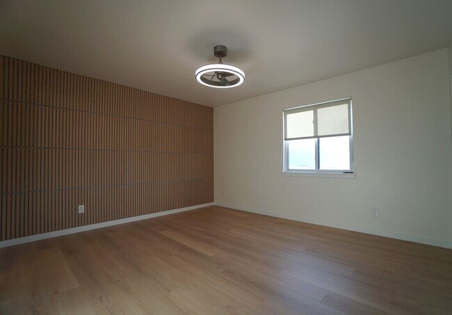 Building Photo - 2905 Mesa Rd