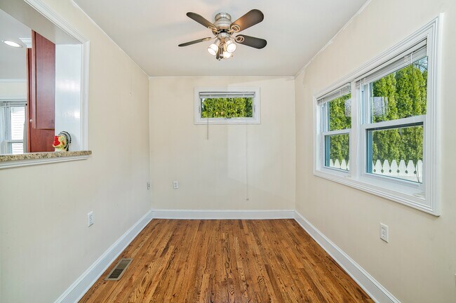 Building Photo - 99 Maple Ave