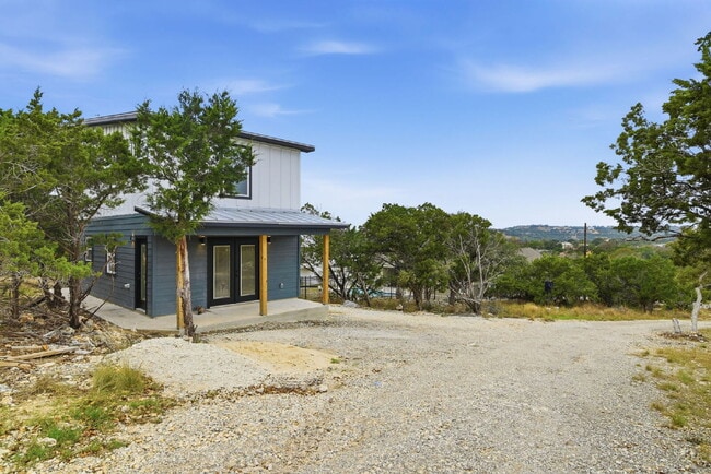 Building Photo - All-Inclusive Lakeside Living: 2BR Home with Flexible Lease Terms