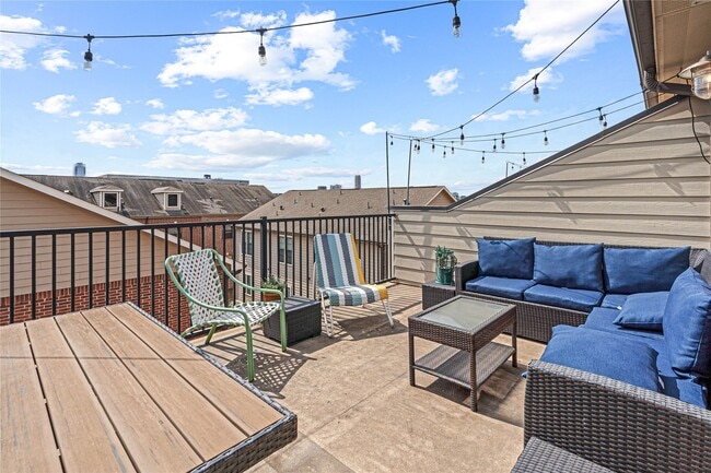 Building Photo - 2110 Shearn St