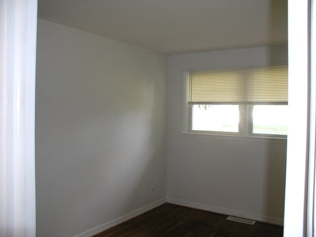 Building Photo - Gorgeous 3 bedroom 2 bath rancher!