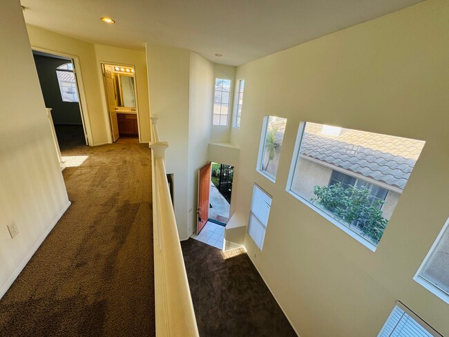Building Photo - THE BEST OF BOTH WORLDS – FRESH & READY!