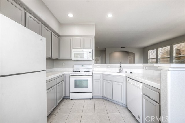 Building Photo - 786 Callecita Aquilla Sur