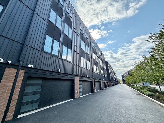 Building Photo - 4589 Riverside Way