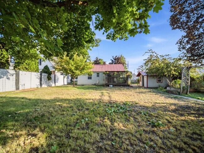 Building Photo - 2716 W Everett Ave