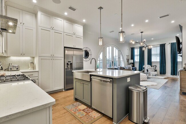 Building Photo - Fully Furnished 3bd/2.5ba Trilith Townhome with Utilities Included