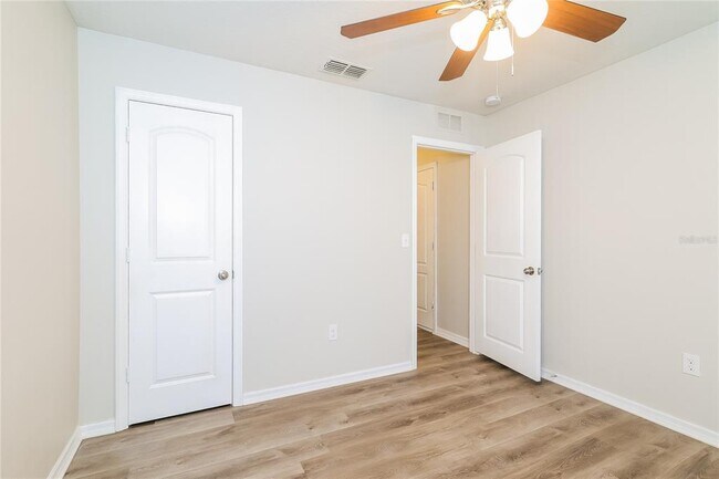 Building Photo - 231 Begonia Ln