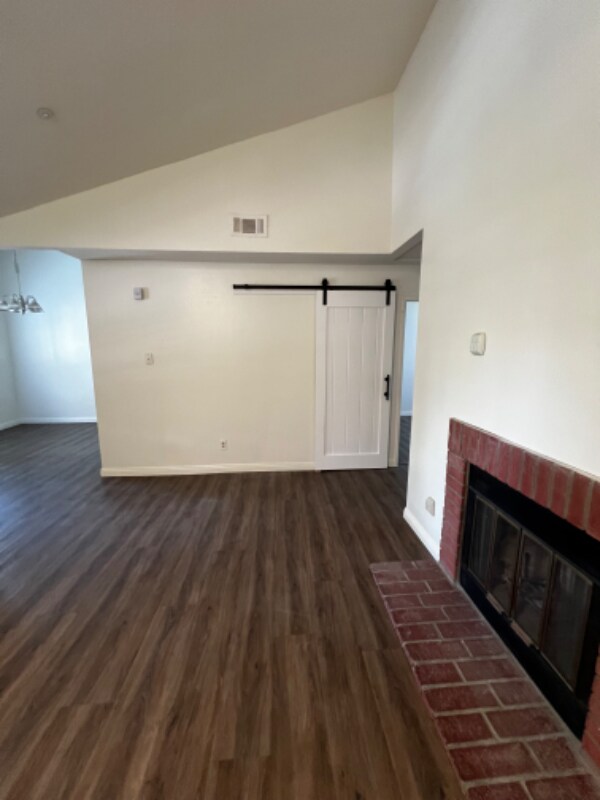 Building Photo - 1255 N Los Robles Ave