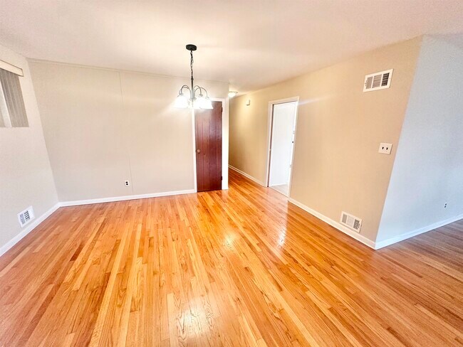 Building Photo - 588 Avenue A