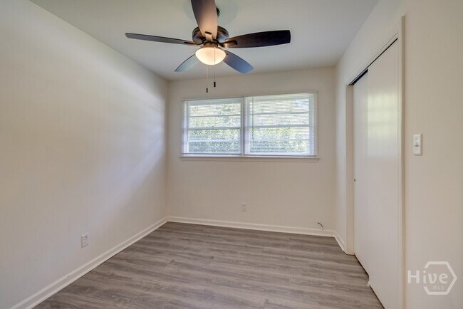 Building Photo - 625 Stuart St