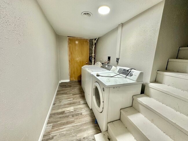 Building Photo - 2531 Lynner Dr