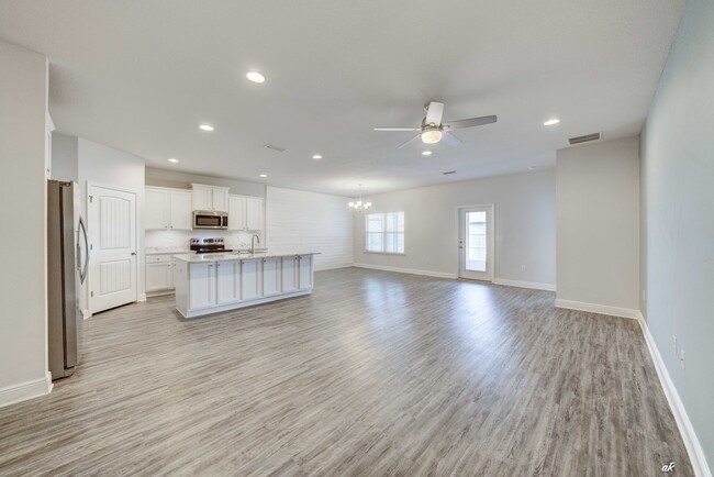 Building Photo - 309 Highbrook Rd