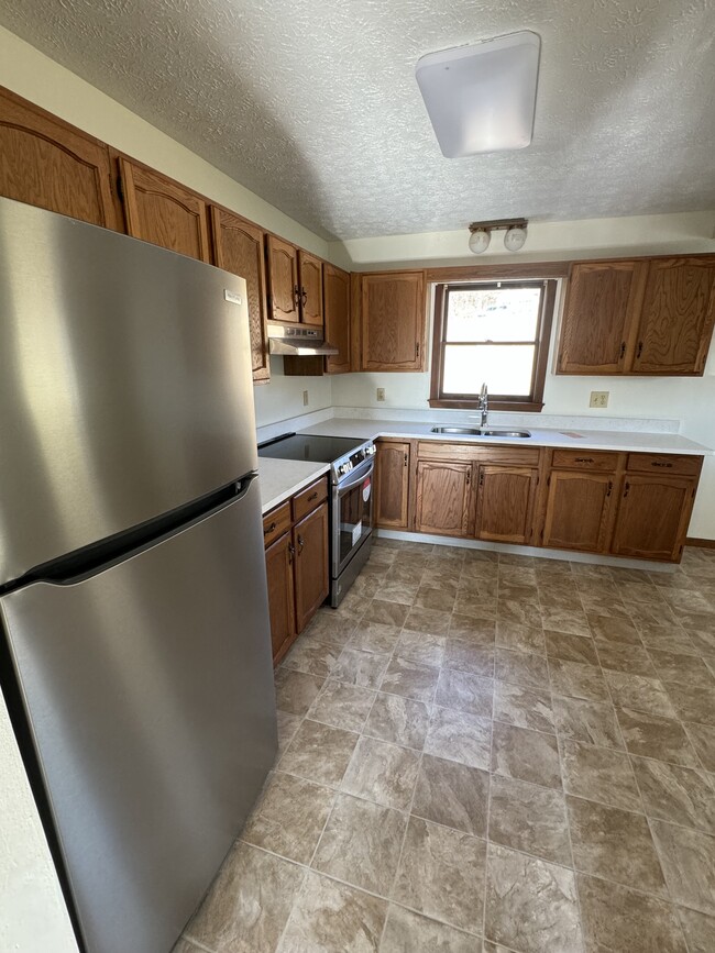 Kitchen - brand new appliances, granite counter tops, sink and faucet - 124 Harrington Hollow Rd