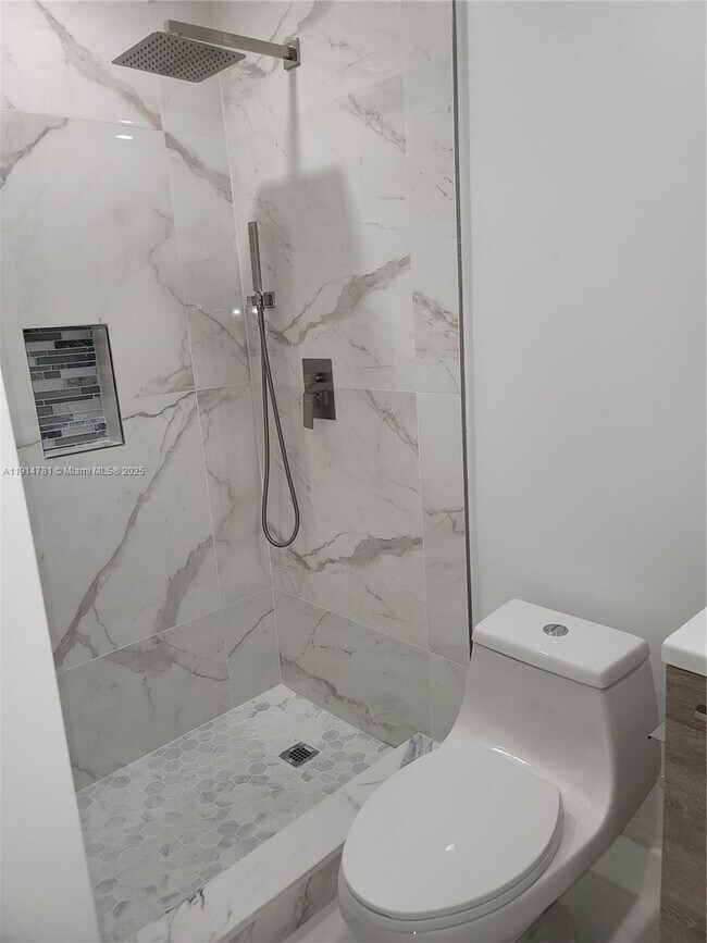 Building Photo - 5651 SW 109th Ct