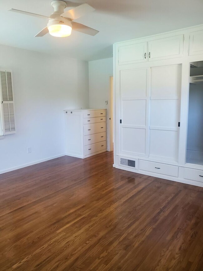 Building Photo - Recently Upgraded and Refreshed House with Pool and Casita
