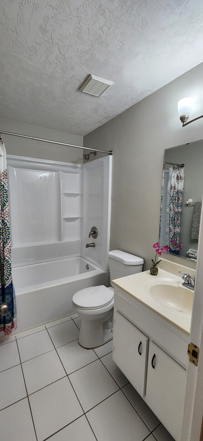 Building Photo - 3002 NW 76th Terrace