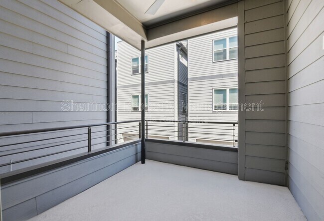 Building Photo - 3024 Charline