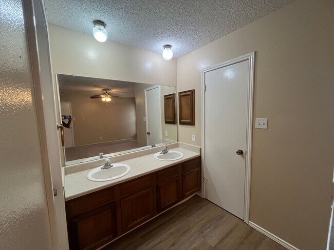 Building Photo - 7026 Silver Canyon