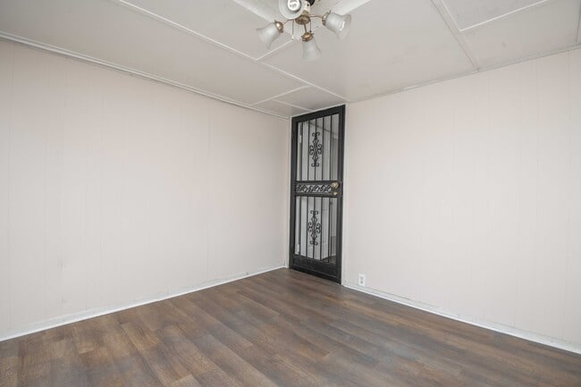 Building Photo - 3051 Dow Dr