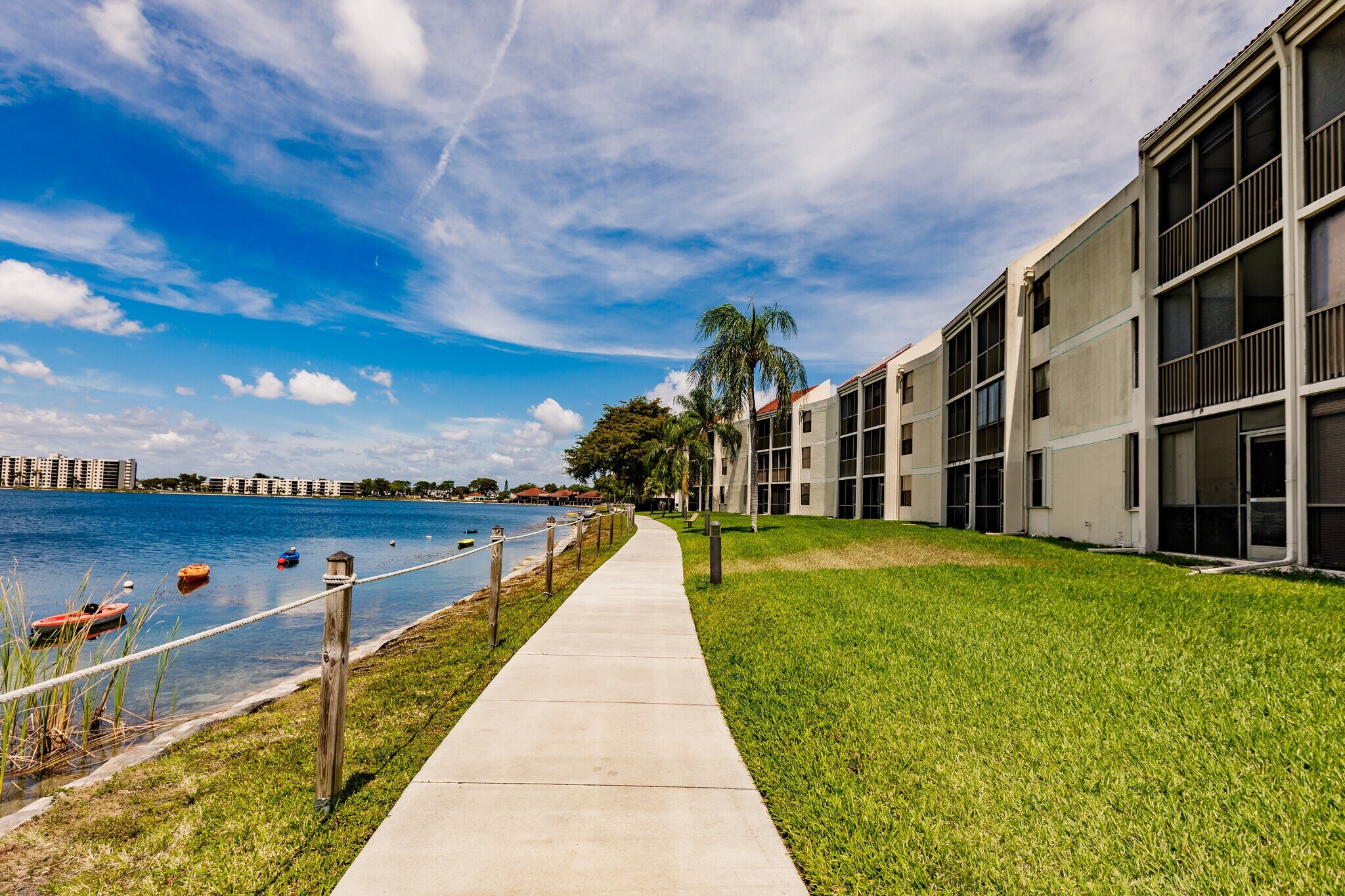 Building Photo - 112 Lake Emerald Dr