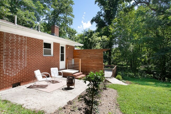Building Photo - 433-A Northside Dr.
