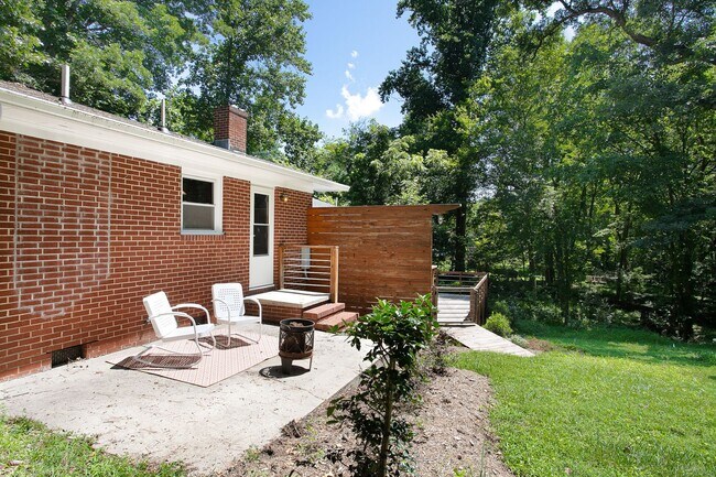 Building Photo - 433 Northside Dr