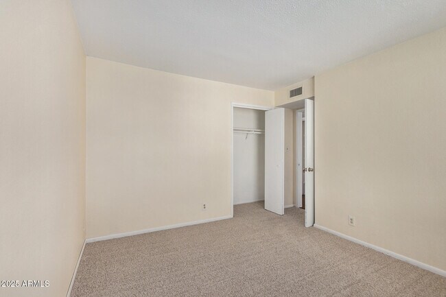 Building Photo - 16021 N 25th Dr