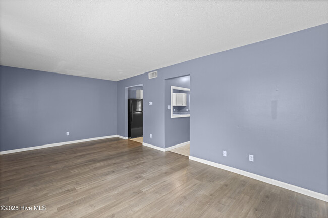Building Photo - 106 King George Ct