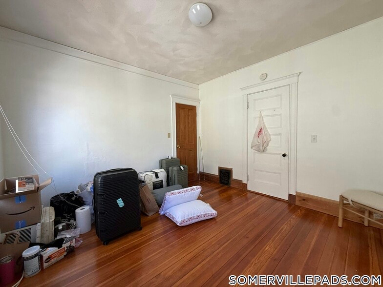 Building Photo - 10 Dickson St