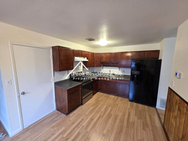 Building Photo - Nice Sacramento 2bd/1ba Duplex!
