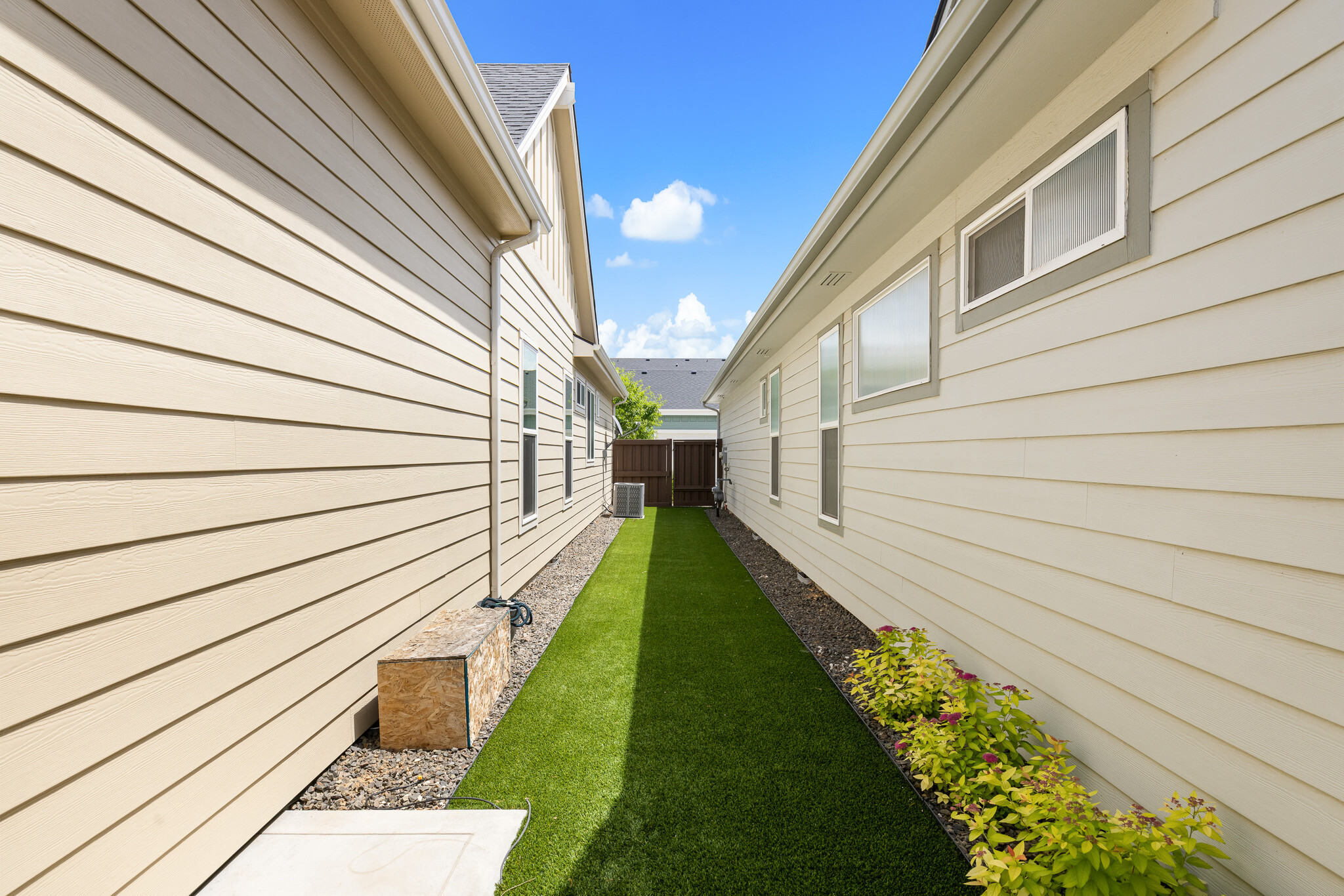 Building Photo - 6230 N Bolsena Ln