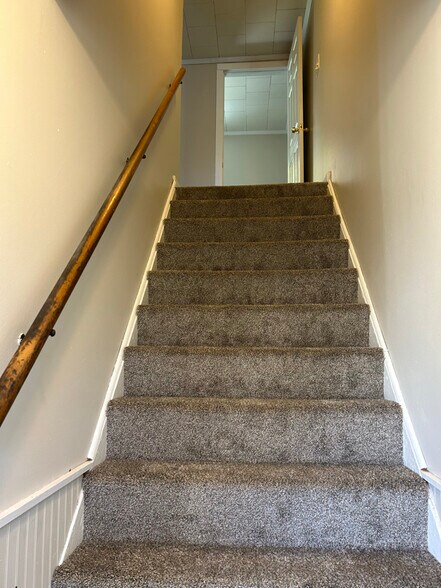 Building Photo - 215 W 1st St S