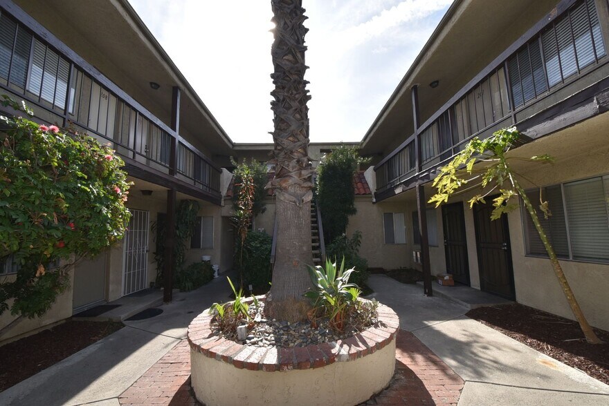Building Photo - 13846 Sherman Way