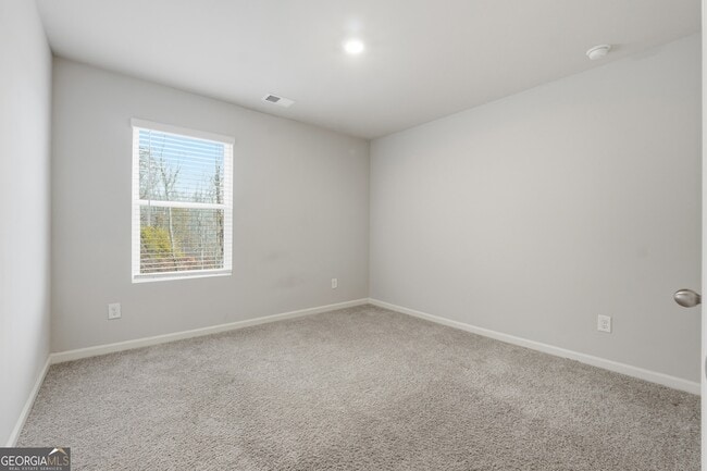 Building Photo - 6615 Bluffview Dr