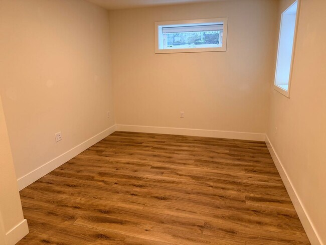 Building Photo - 4808 SE Franklin St