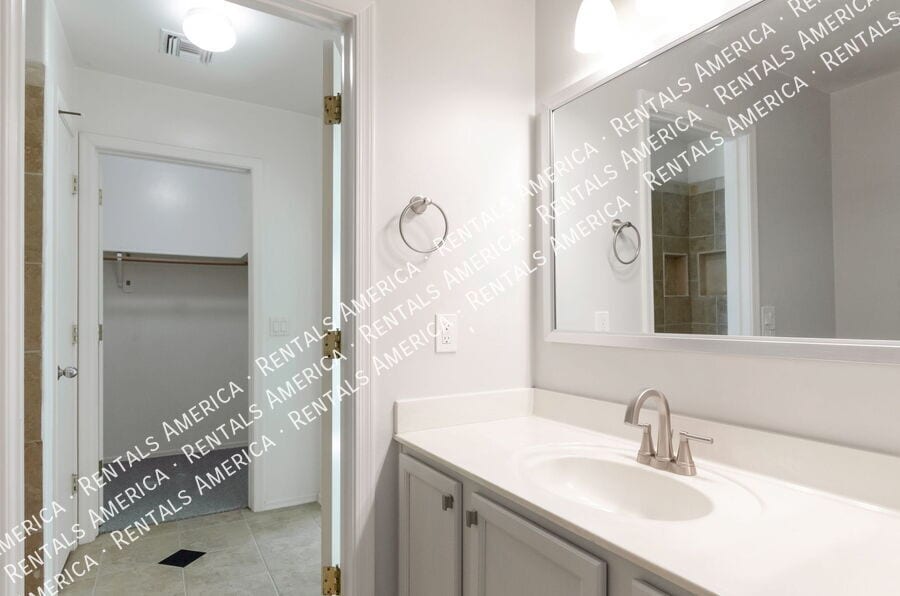 Building Photo - 2076 Silver Grass Pl