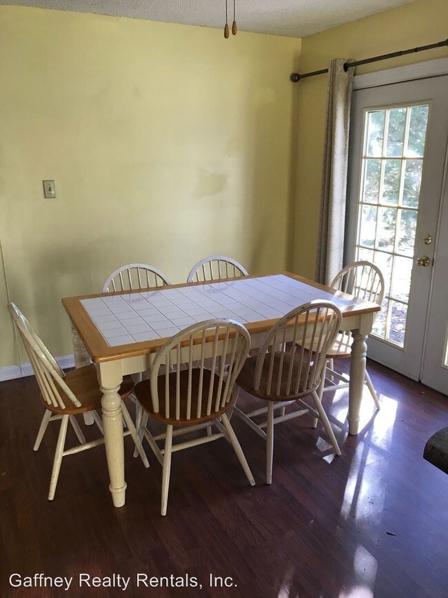 Building Photo - 3 br, 2 bath House - 612 College Dr