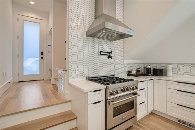 Building Photo - 997 Wylie St SE