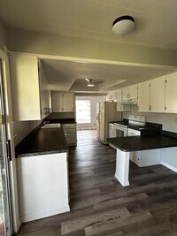 Building Photo - 8281 Sevigny Dr