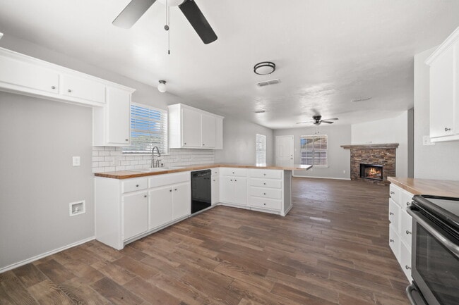 Building Photo - Beautiful 3/2/2 in Frenship ISD