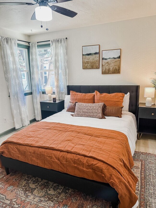 Building Photo - Newly remodeled three bedroom apartment